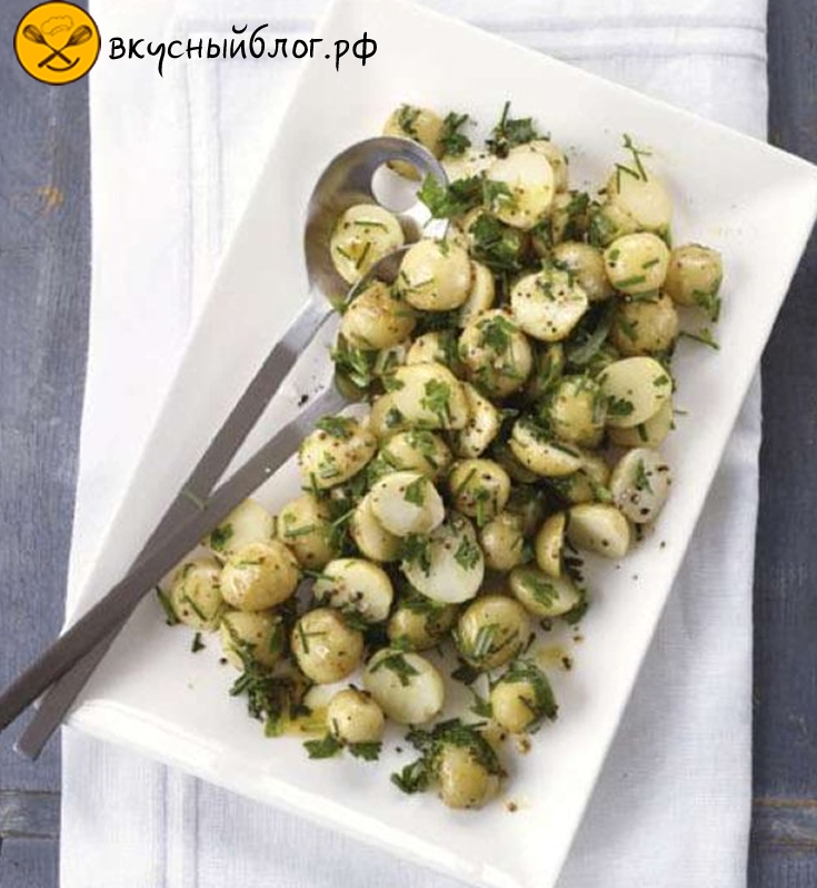 Kartofelnyi-salat-s-travami