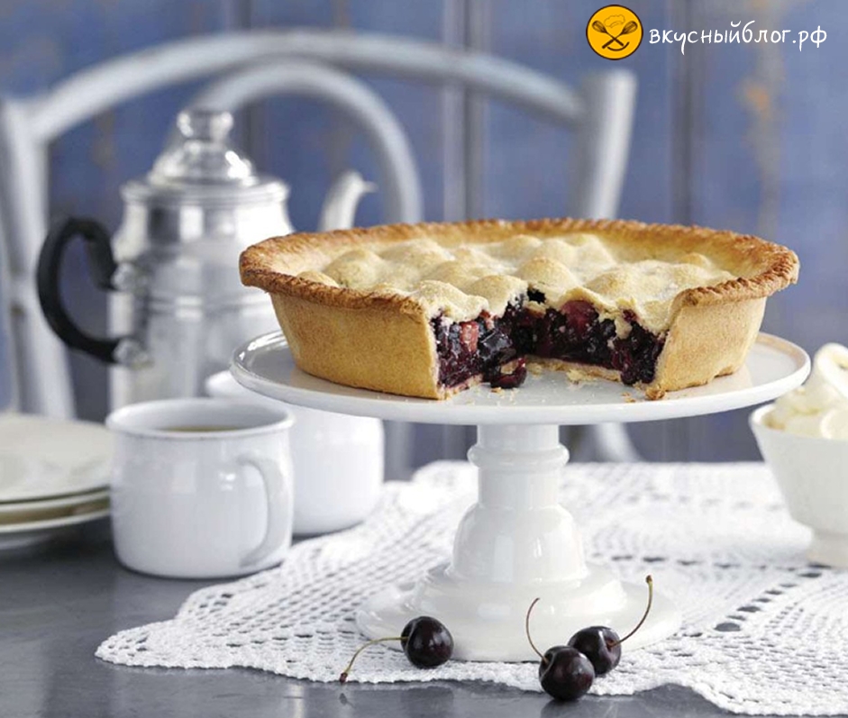 Vishnevyi-pirog-s-vanilnym-kremom