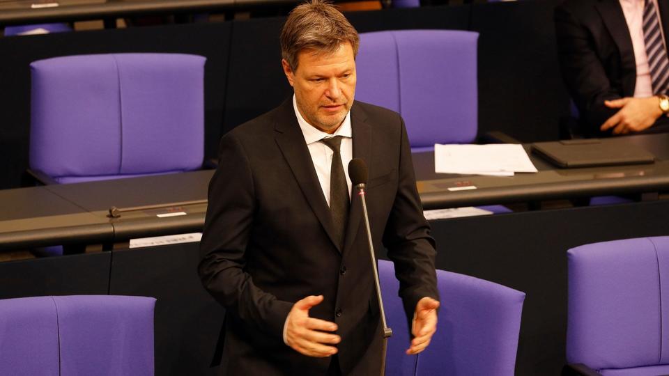Habeck presents government’s annual economic report to Bundestag