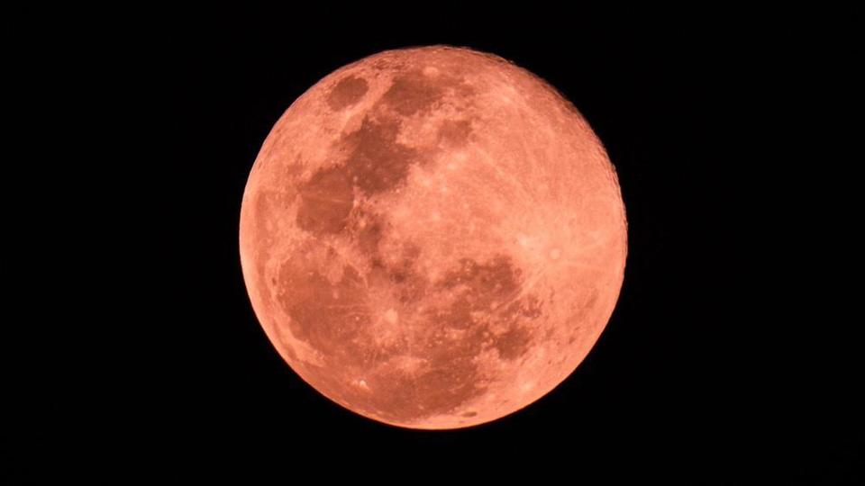 'Strawberry Moon' lights up skies over Posadas