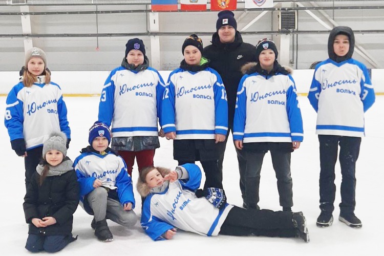 Вольская хоккейная команда – победители областных соревнований