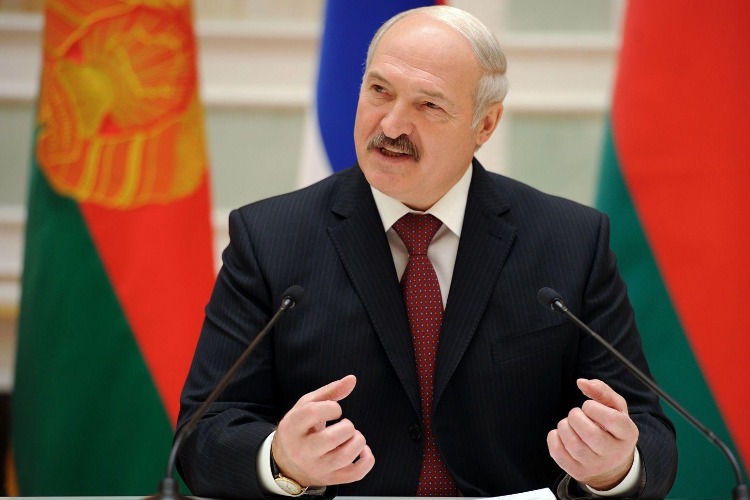 Лукашенко: Россия должна не строить в Белоруссии базы, а давать ей оружие