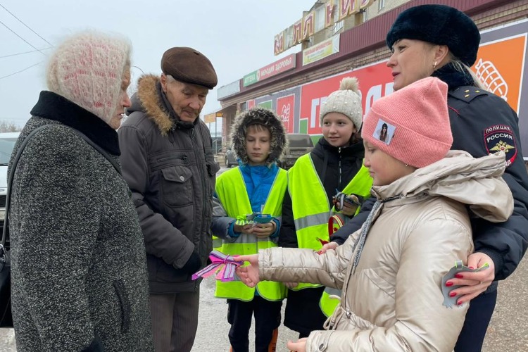 Вольская ГИБДД провела конкурс ко Дню матери