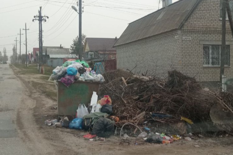 В Вольске снова сменилась мусоровывозящая компания