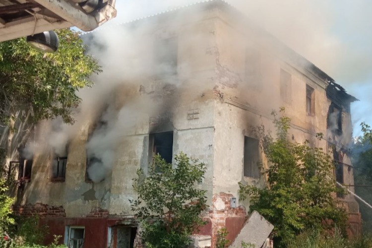 В Вольске снова загорелся многоквартирный дом