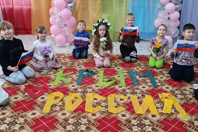 Вольский детский сад участвовал в акции ко Дню воссоединения Крыма с Россией