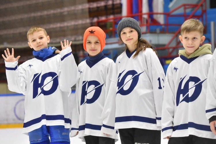 Вольская хоккейная команда участвовала в областном финале «Золотая шайба»
