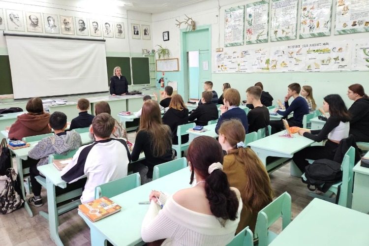 Сотрудники МВД России провели беседу с учащимися Вольска