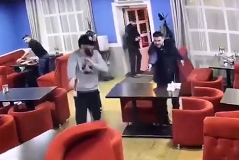 Обнародовано видео массовой драки и стрельбы в саратовском кафе