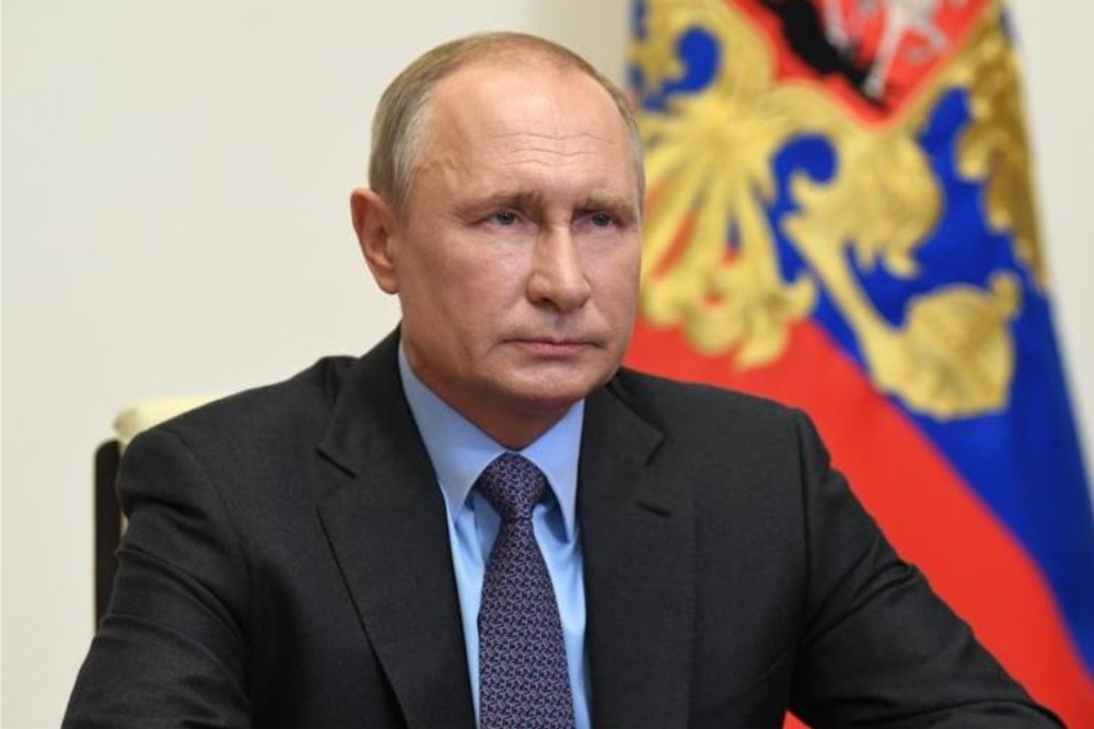 Путин возмутился ситуацией с выплатами медикам
