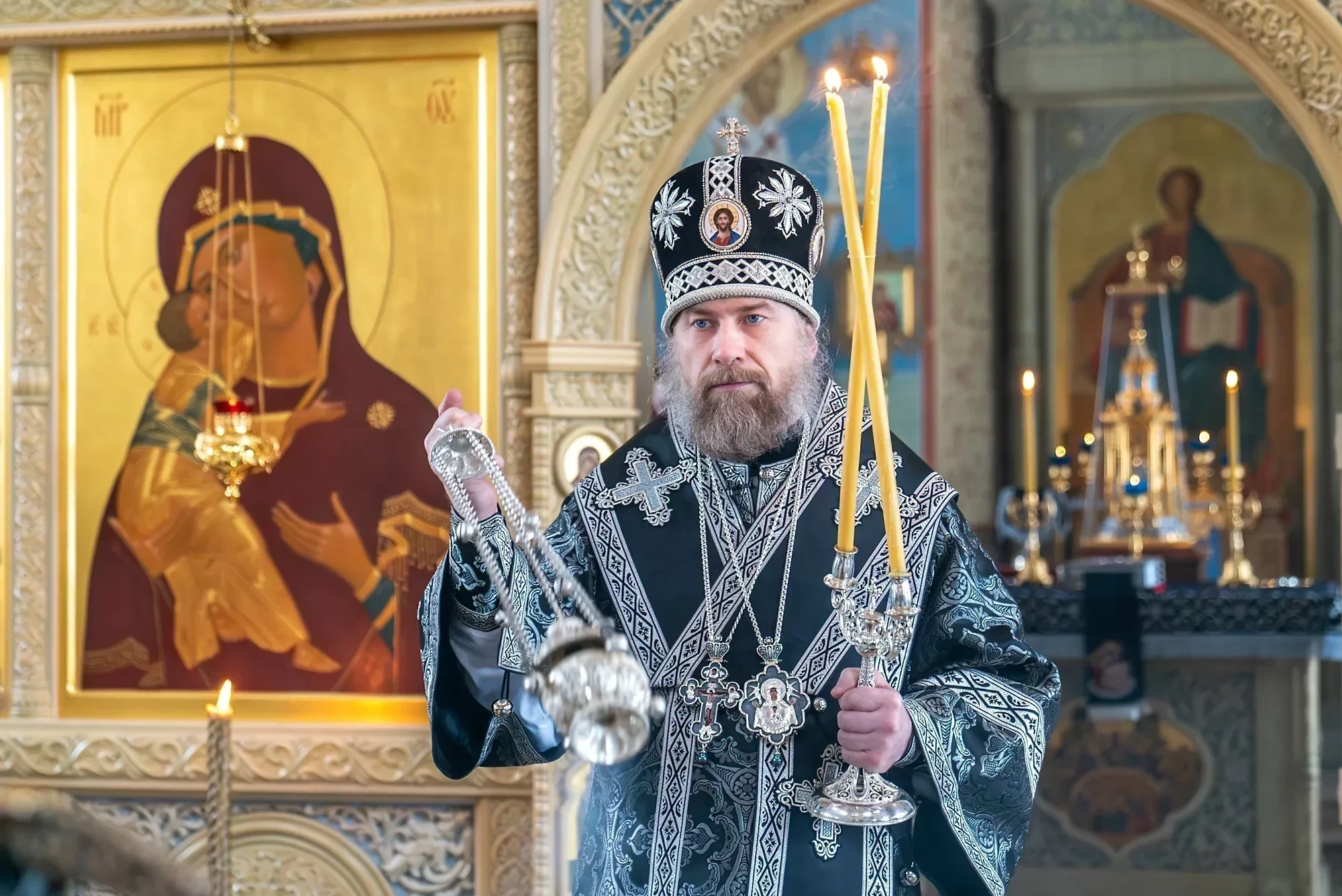 Митрополит Воронежский и Лискинский Леонтий возглавил богослужение в день престольного праздника соборного храма Алексиево-Акатова монастыря