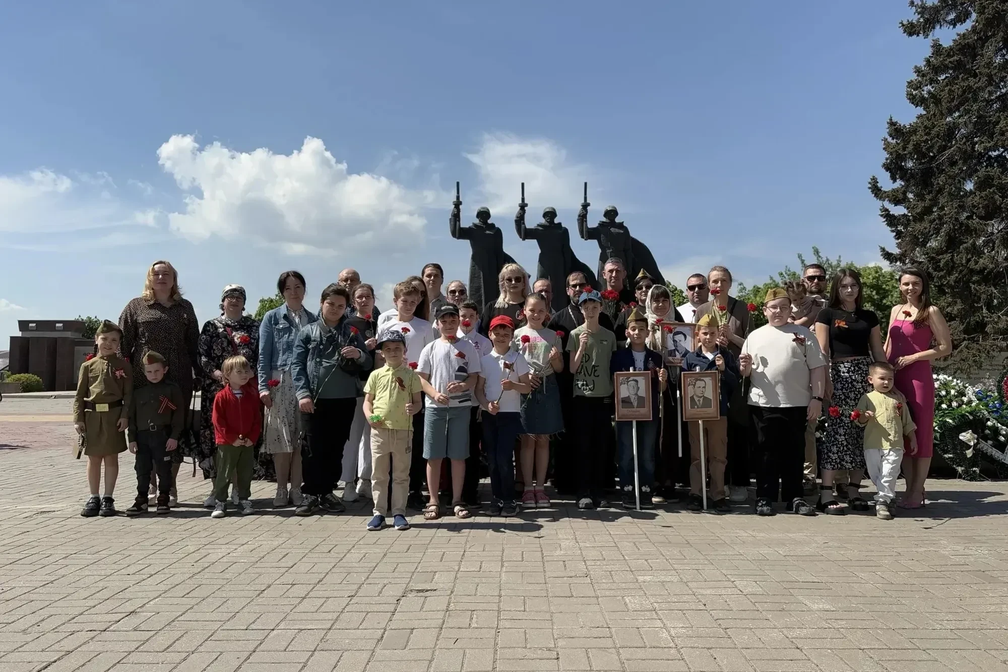 Воспитанники воскресной школы храма во имя святого великомученика Димитрия Солунского г. Воронежа посетили мемориальный комплекс "Чижовский плацдарм"
