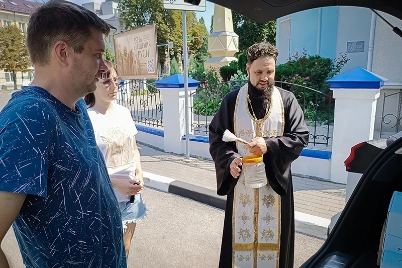 В зону СВО приходом Самуиловского храма г. Воронежа переданы рации и медикаменты