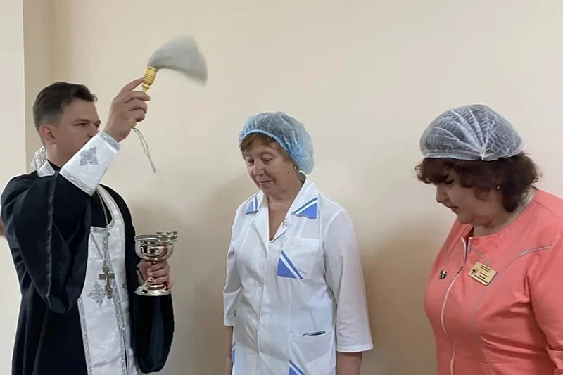 Клирик воронежского храма во имя святой блаженной Ксении Петербургской совершил молебен в женской консультации
