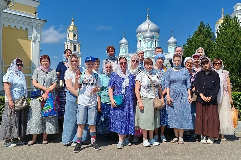Прихожане храма во имя святого великомученика Димитрия Солунского г. Воронежа побывали в Дивеево