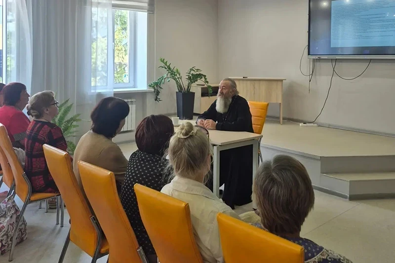 Продолжаются духовно-просветительские встречи с посетителями библиотек г. Семилуки