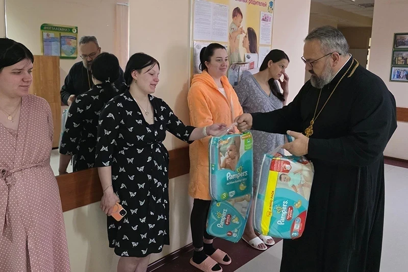 Священнослужитель посетил родильное отделение Лискинской районной больницы