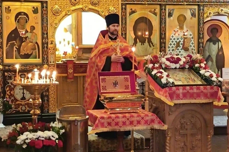 Ковчег с мощами священномученика Петра (Зверева) принесен в храмы Нижнедевицкого благочиния