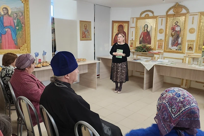 В воскресной школе Никольского храма поселка Рамонь состоялась встреча с поэтессой