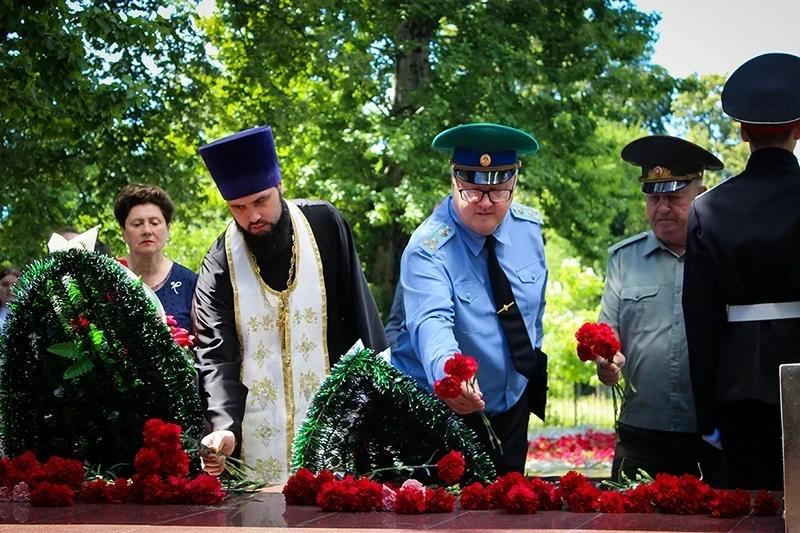У братской могилы № 15 г. Воронежа прошла акция памяти