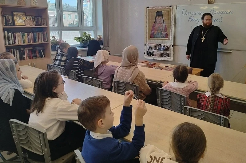 В воскресной школе Благовещенского собора  прошла беседа о жизни и духовном наследии святителя Серафима (Соболева)