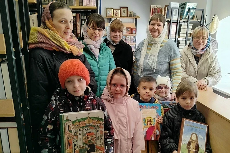Воспитанники воскресной школы Благовещенского кафедрального собора посетили православную библиотеку