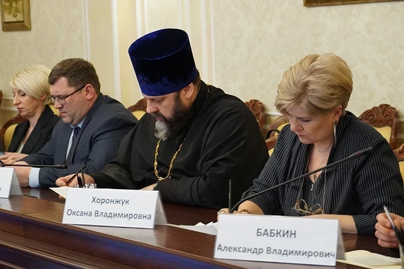 Клирик Воронежской епархии принял участие в заседании городской межведомственной комиссии по профилактике правонарушений 