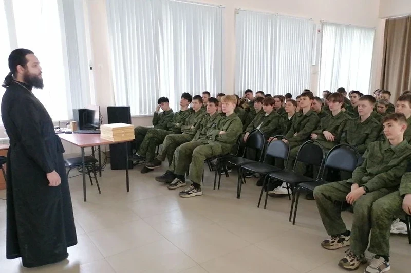 Священнослужитель провел беседу с подростками о вреде сквернословия