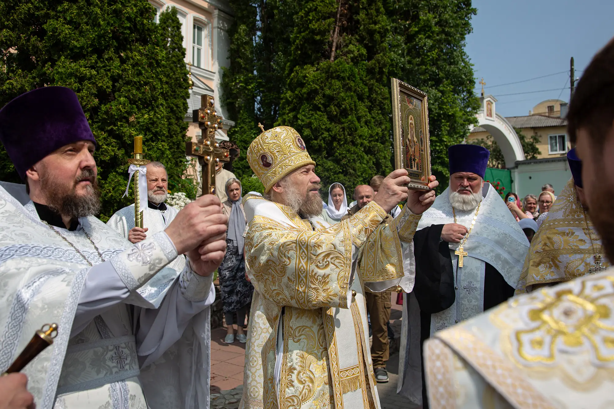 Глава Воронежской митрополии посетил Алексиево-Акатов монастырь в день престольного праздника соборного храма обители
