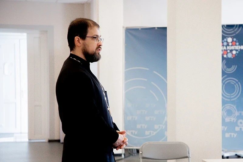 Клирик Воронежской епархии побеседовал со студентами Воронежского  государственного технического университета