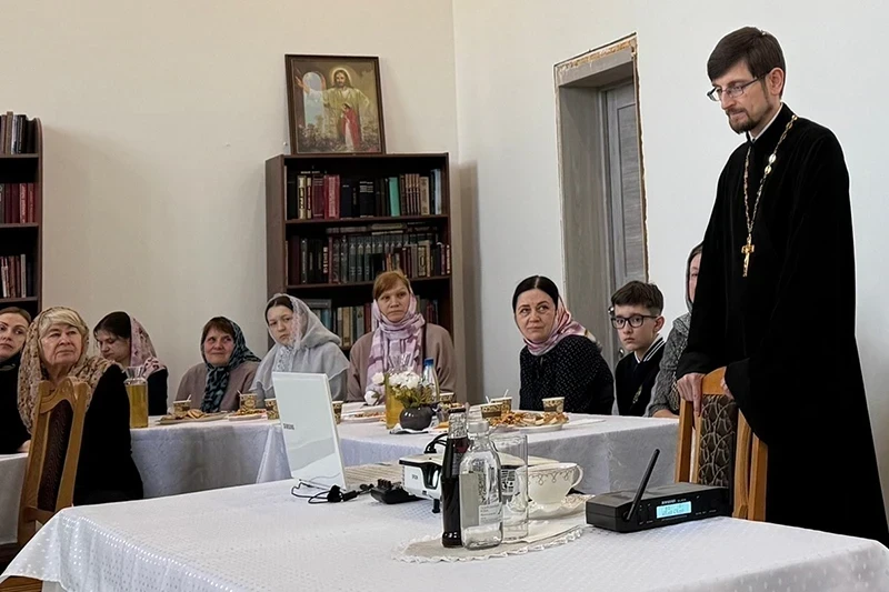 В воронежском храме в честь иконы Божией Матери «Троеручица» состоялась лекция для прихожан