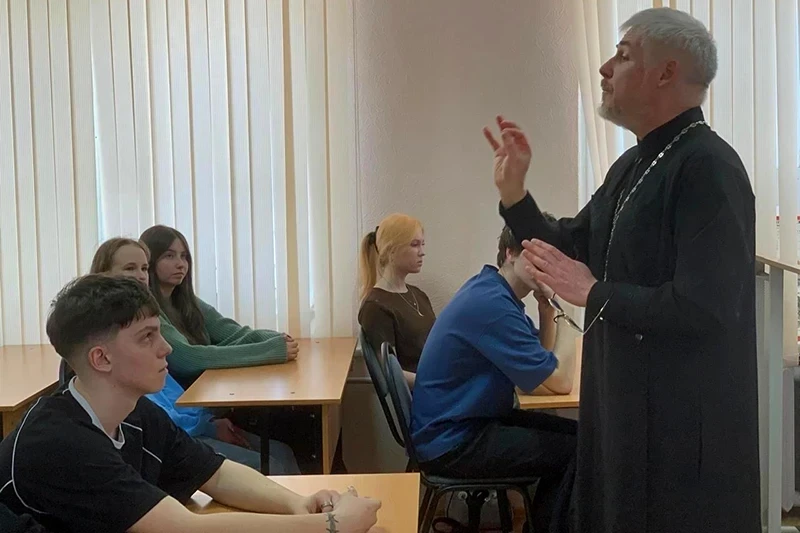 Клирик Воронежской епархии встретился со студентами Берёзовского филиала Воронежского техникума пищевой и перерабатывающей промышленности