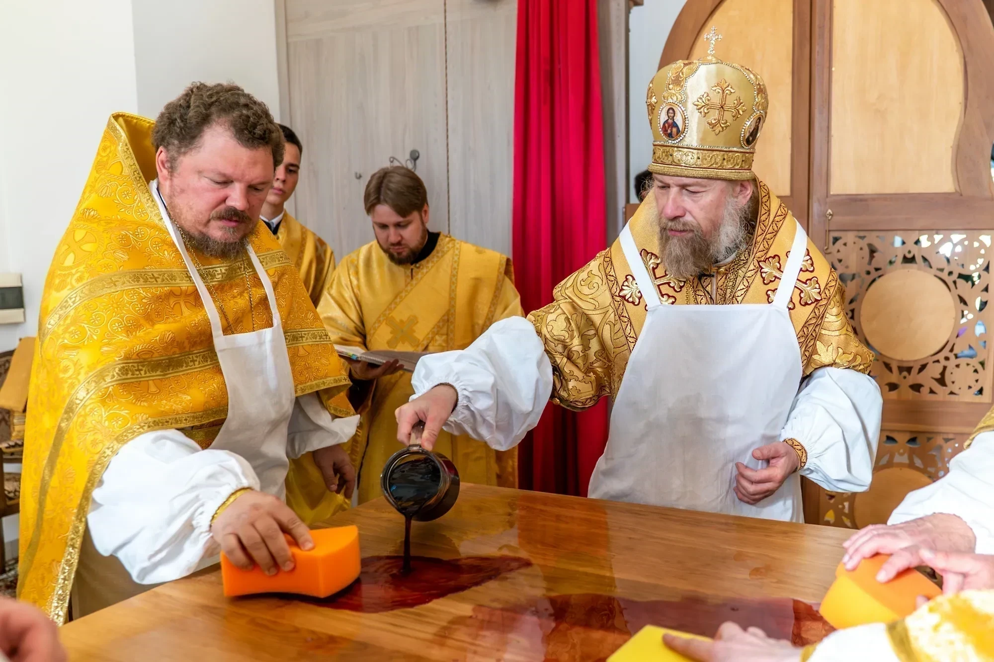 В Воронеже освящен храм во имя Трех великих святителей