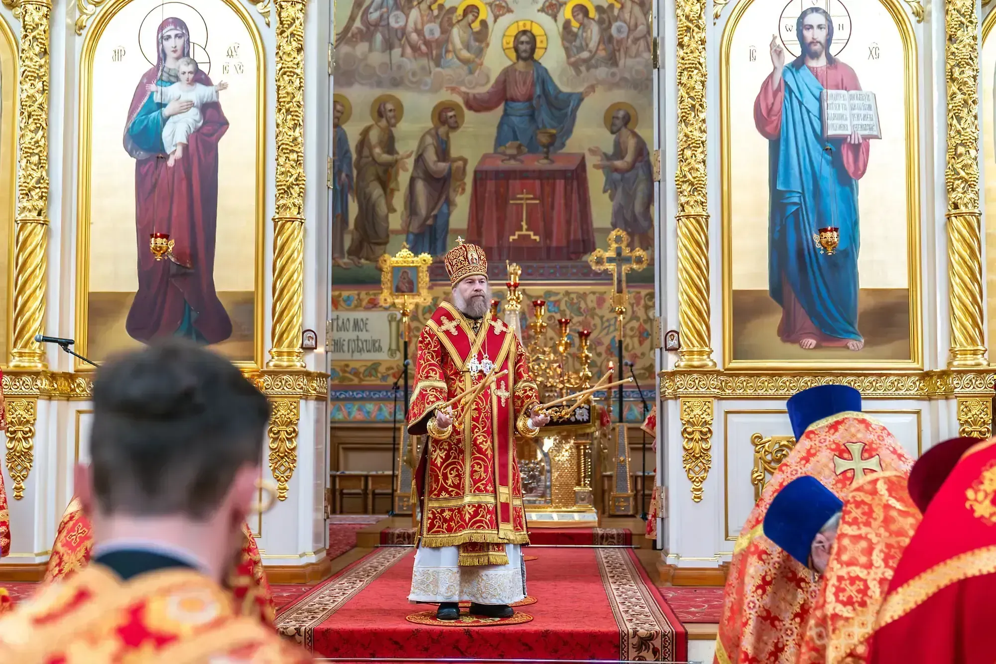 Митрополит Воронежский и Лискинский Леонтий возглавил соборное пасхальное служение во Владимирском соборе г. Лиски