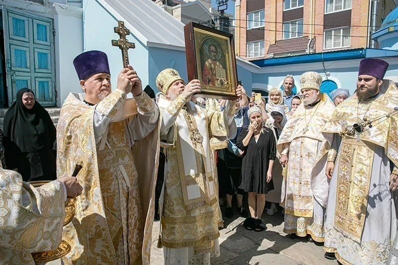 Правящий Архиерей возглавил престольное торжество Никольского храма г. Воронежа