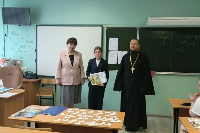 Священнослужитель провел урок для учащихся гимназии УВК № 1
