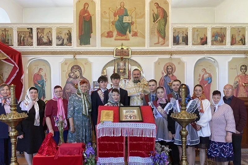 В Троицком храме с. Першино совершен молебен для выпускников