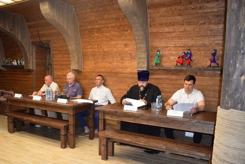 Клирик Воронежской епархии принял участие в выездном заседании Общественного совета при УФНС России по Воронежской области