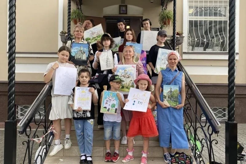 В Воронеже прошел региональный этап конкурса-пленэра "Свет храмов России – 2026"