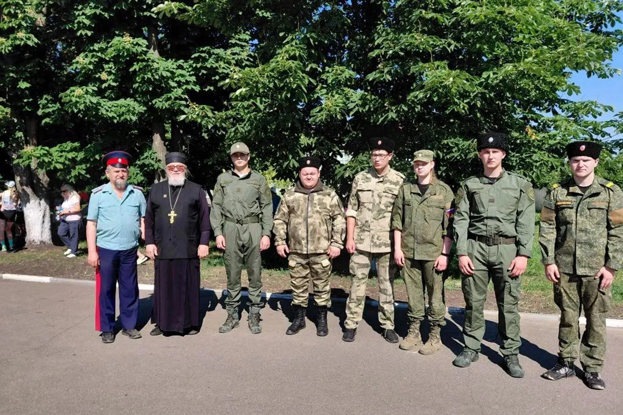 Священнослужитель поздравил жителей с. Девица с Днем России