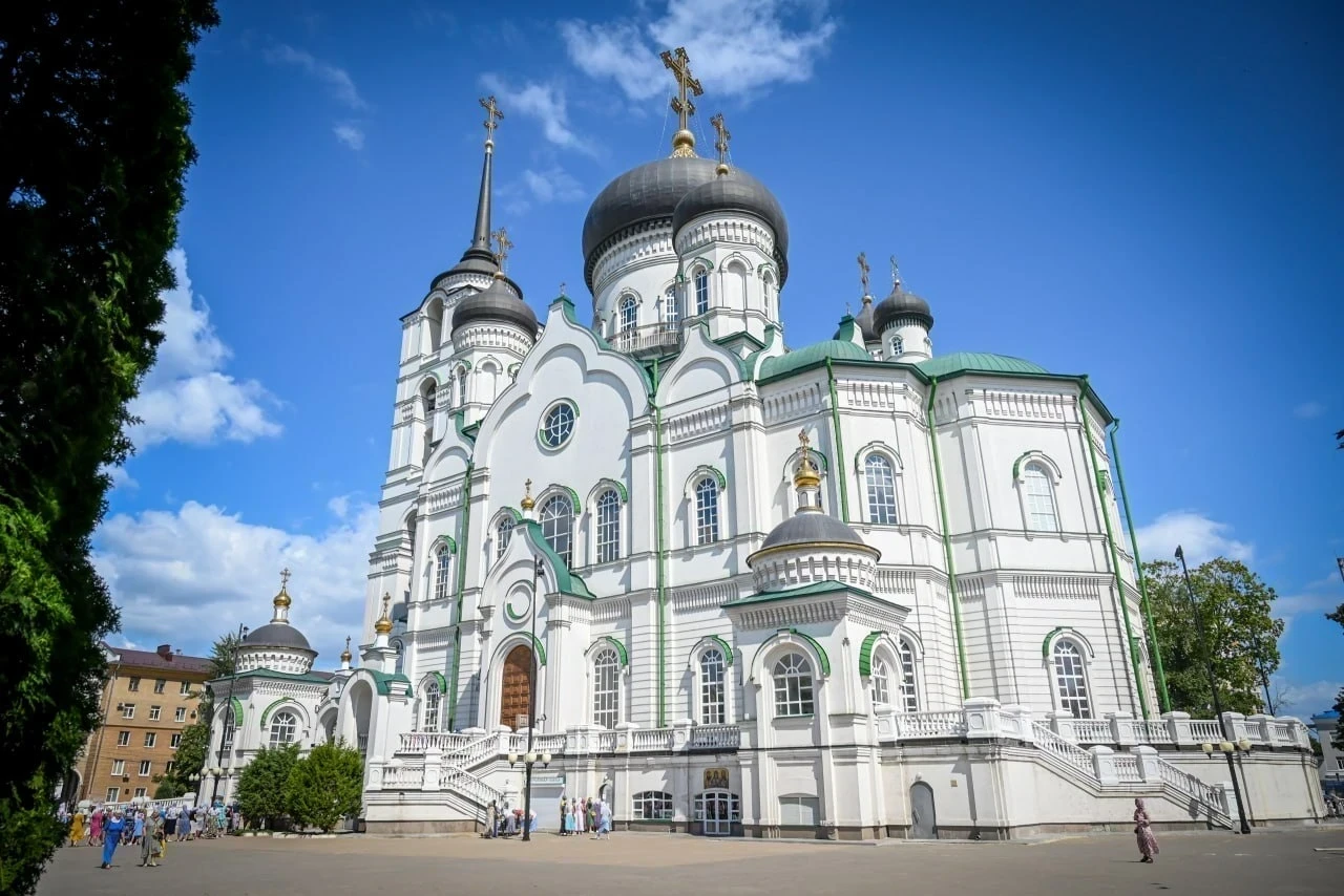 Воскресное архиерейское богослужение в Благовещенском кафедральном соборе
