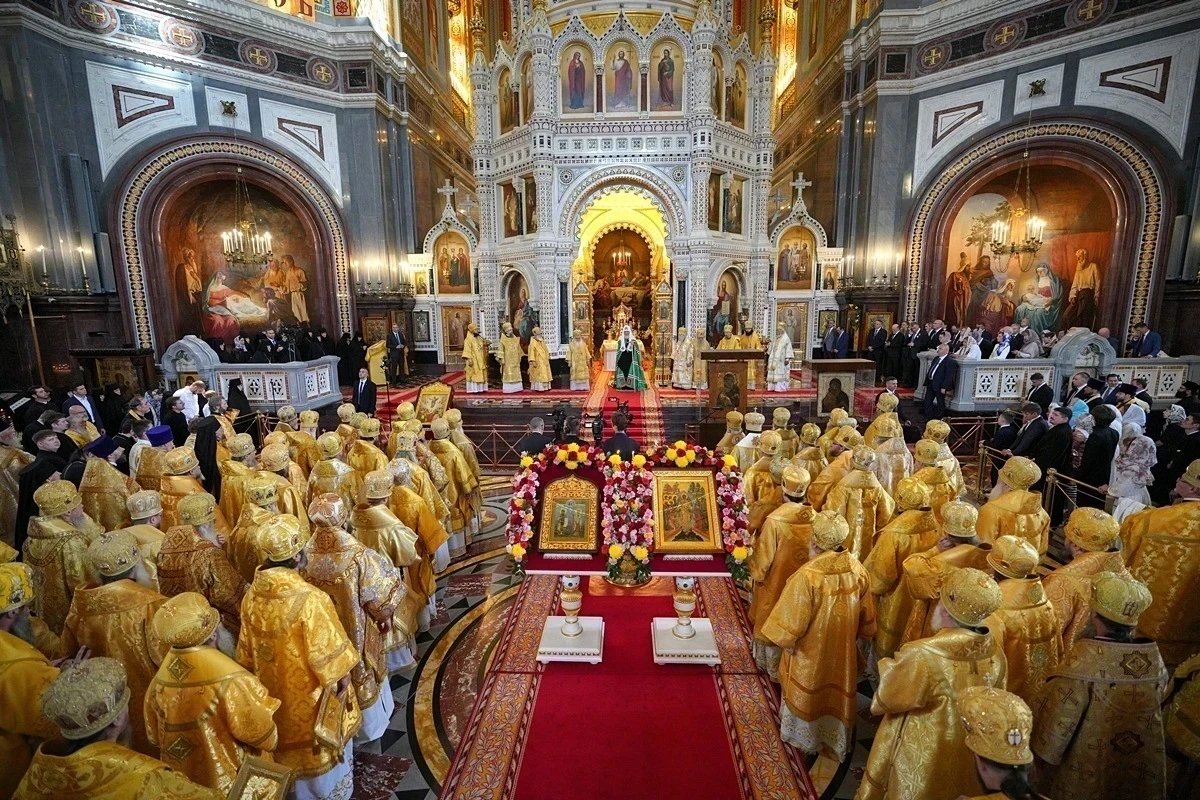 Митрополит Воронежский и Лискинский Леонтий сослужил Предстоятелю Русской Православной Церкви в Храме Христа Спасителя в Москве