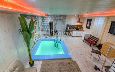 Караоке-баня Агонь на дровах с тёплым бассейном в Омске Караоке-баня Агонь на дровах с тёплым бассейном в Омске