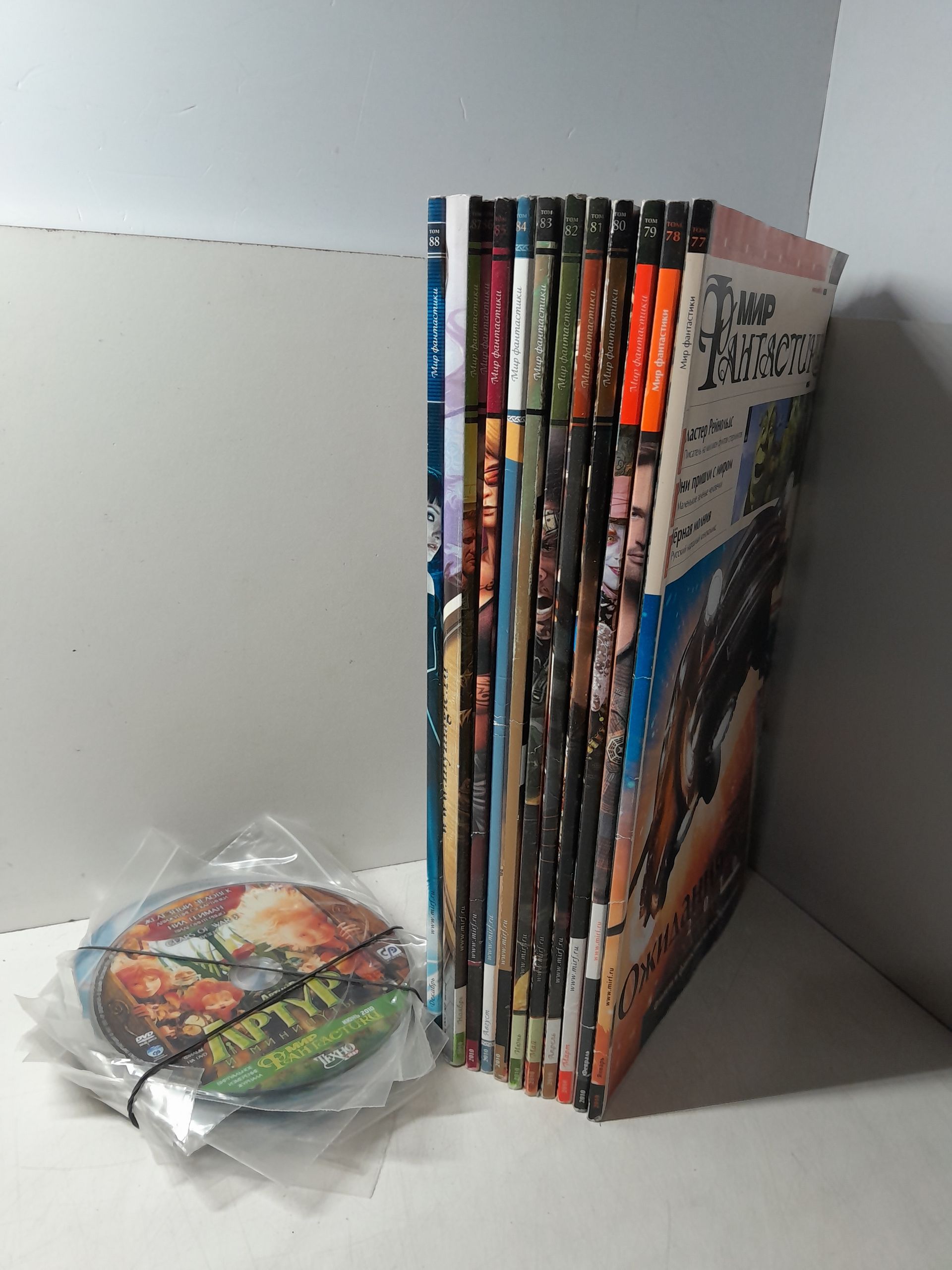 Ежемесячный журнал Мир фантастики с DVD дисками. 2010 ( 12 журналов ). Комплект