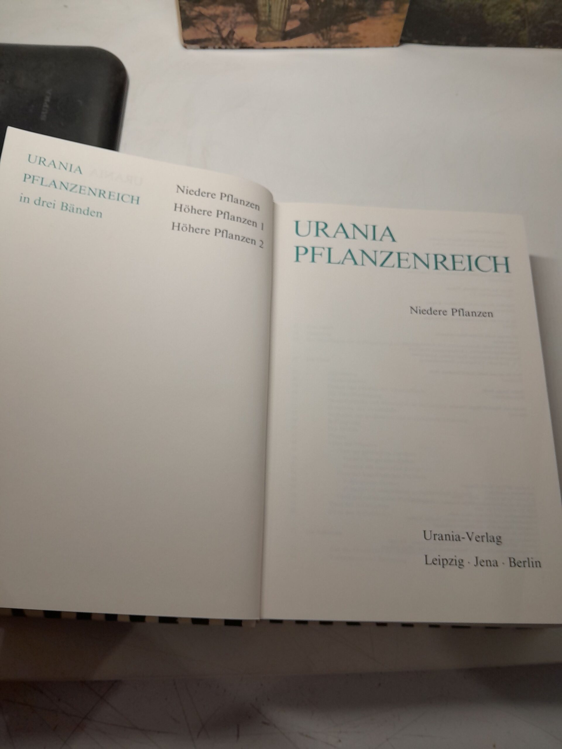 ЦАРСТВО РАСТЕНИЙ-УРАНИЯ: Нижние растения, Высокие растения 2, Высокие растения 1 ( 3 книги ) / URANIA PFLANZEN-REICH Niedere Pflanzen R here Pflanzen 2 H here Pflanzen 1 — изображение 3