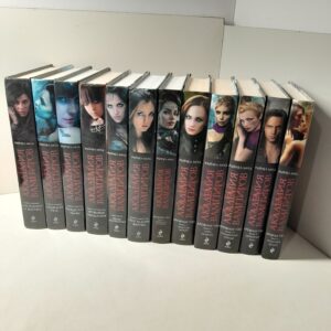 Райчел Мид / Академия вампиров в 12 книгах; Кровные узы в 6 книгах. Охотники и жертвы. Ледяной укус. Поцелуй тьмы. Кровавые обещания. Оковы для призрака. Последняя жертва