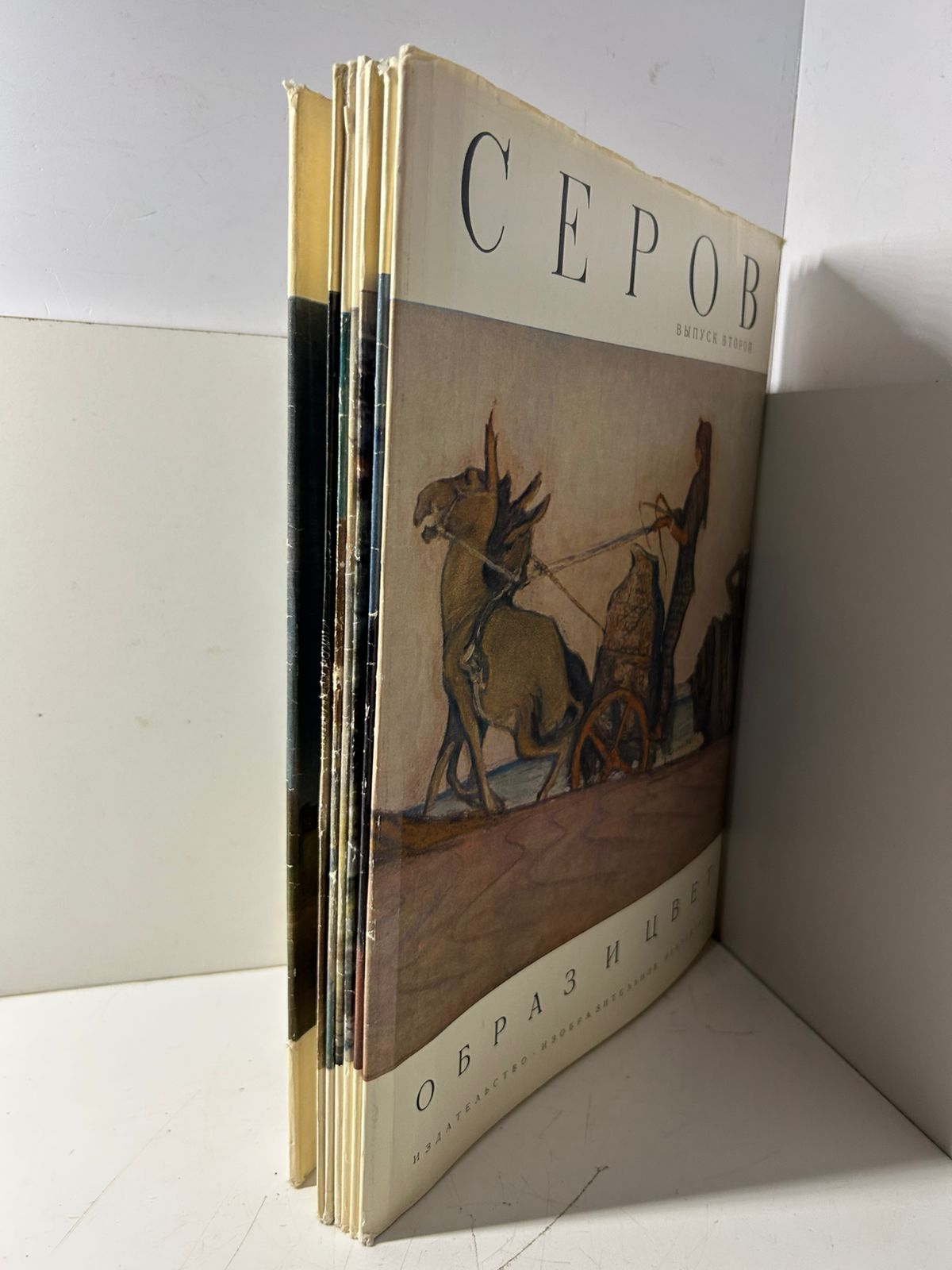 Серия " Образ и цвет " в 7 книгах / Иванов, Левитан, Перов, Петров-Водкин, Серов. — изображение 2