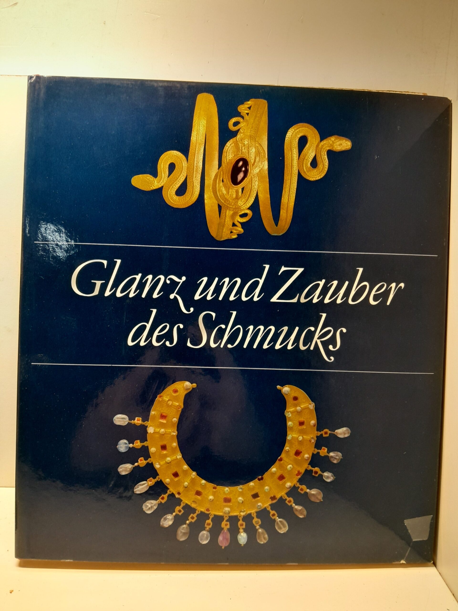 Kuntzsch Ingrid. Glanz Und Zauber Des Schmucks / Блеск и очарование украшений. История цивилизации
