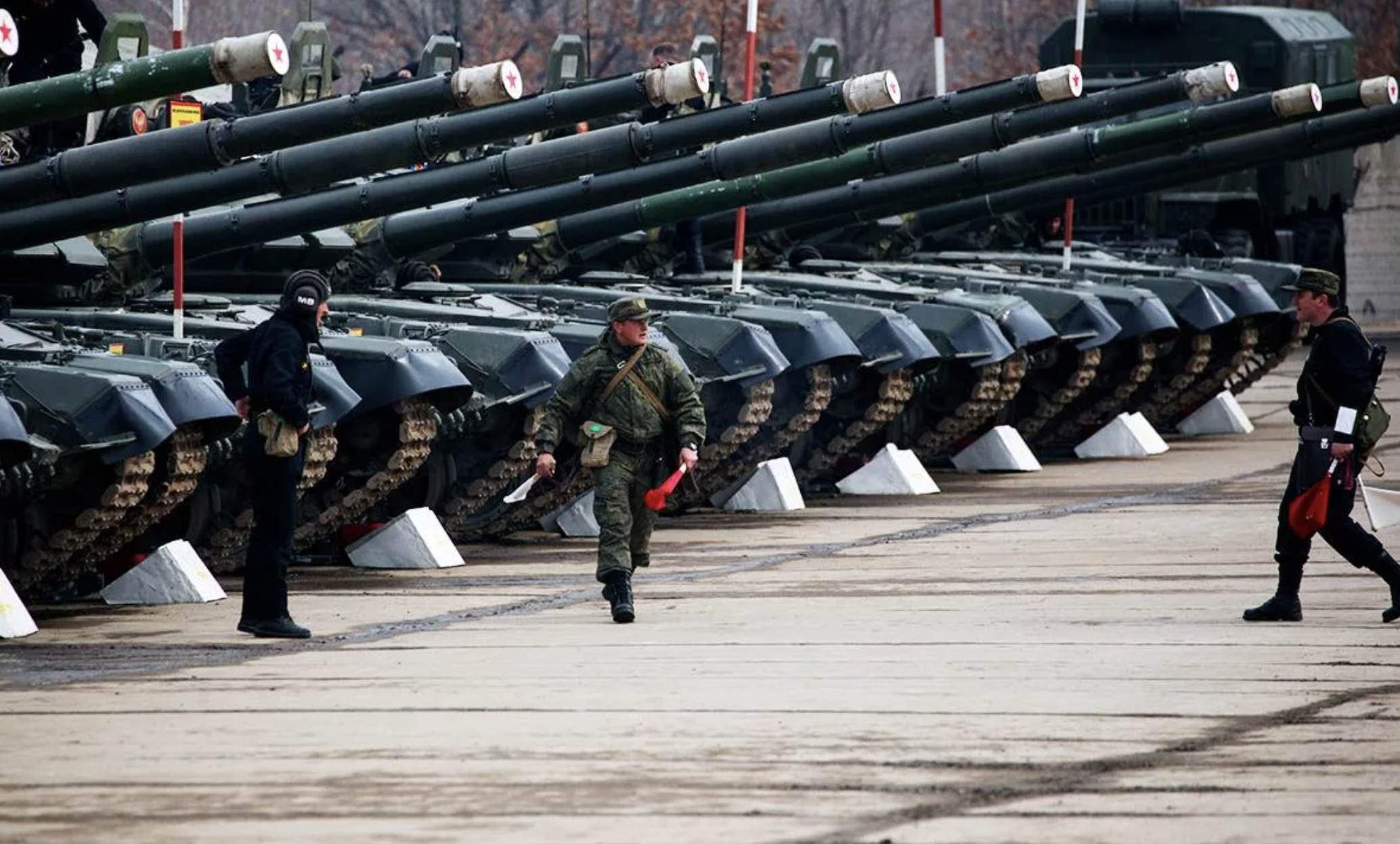 Проверка военной техники. Смотр военной техники. Военная техника в армии. Западная Военная техника. Вооружение войск.