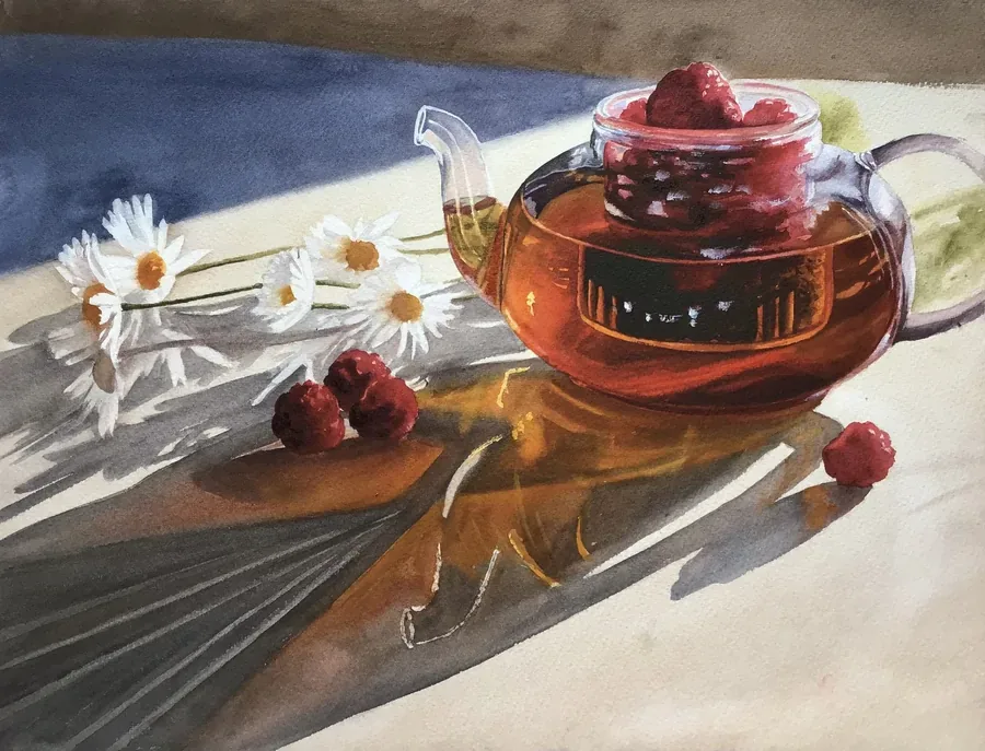 Стеклянный чайник с чаем и малиной, ромашки в солнечном луче. Акварель ученицы школы, Юлия